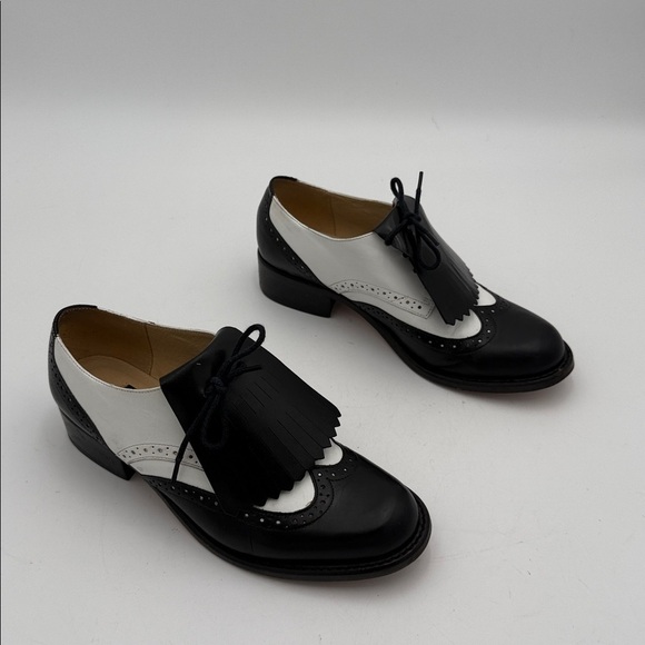 Kenneth Cole Shoes - Vintage Kenneth Cole Black White Oxford shoe women 6.5M lace up Y2K goth hype